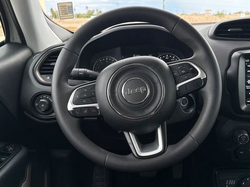 Used 2023 Jeep Renegade Latitude image 14