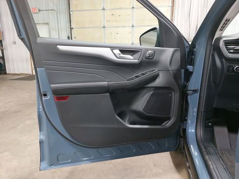 Used 2025 Ford Escape Platinum w/ Premium Technology Package image 28