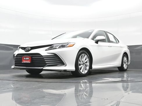 Used 2024 Toyota Camry LE FWD image 27