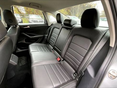 Used 2021 Volkswagen Jetta SE image 19