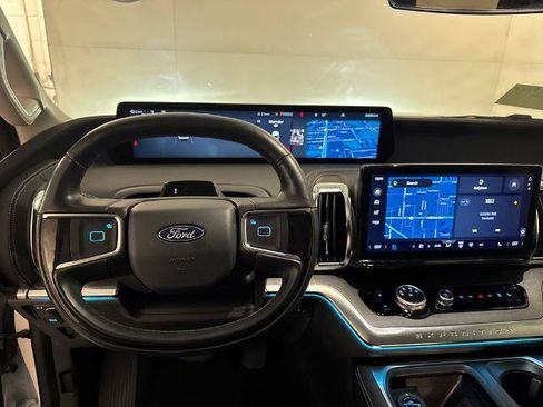 Certified 2025 Ford Expedition Max Platinum AWD/4WD image 5