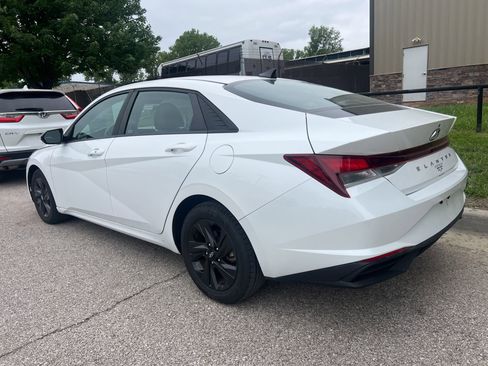 Used 2022 Hyundai Elantra SEL FWD image 7