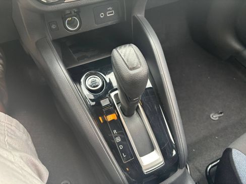 Used 2025 Nissan Versa SV FWD image 38
