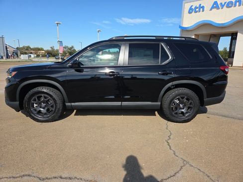 New 2025 Honda Pilot TrailSport image 8