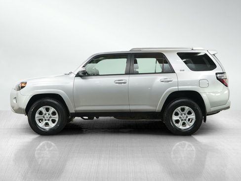 Used 2016 Toyota 4Runner SR5 image 2