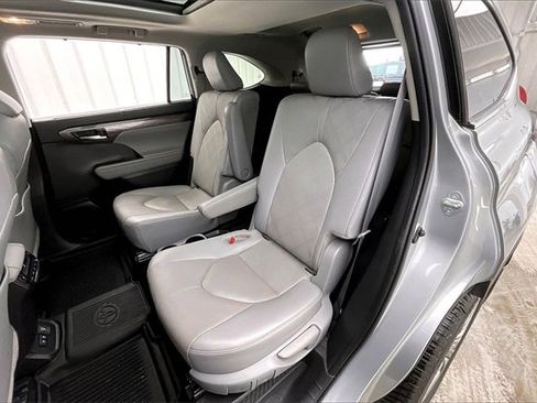 Used 2021 Toyota Highlander Platinum image 20