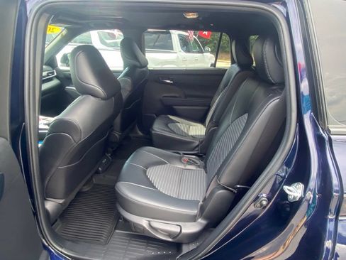 Used 2022 Toyota Highlander XSE AWD/4WD image 9