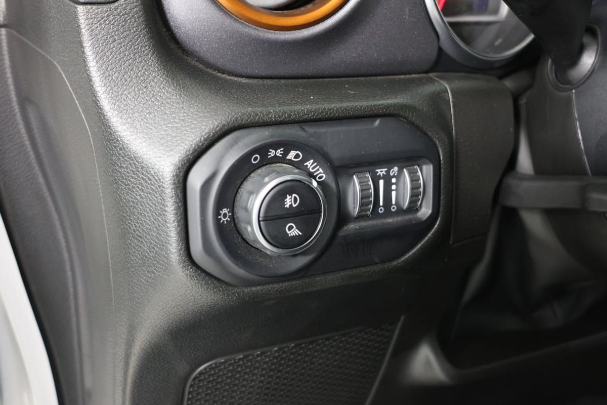 Used 2022 Jeep Gladiator Mojave w/ Cold Weather Group AWD/4WD image 21