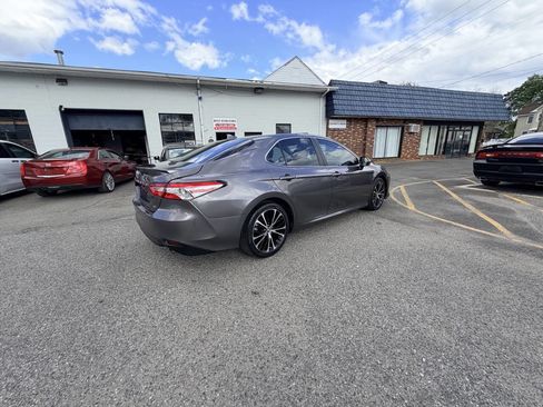 Used 2021 Toyota Camry LE image 19