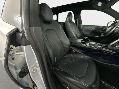 Used 2023 Aston Martin DBX AWD/4WD image 27