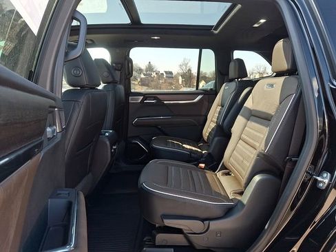 New 2026 GMC Acadia Denali Ultimate w/ LPO, Floor Liner Package image 11