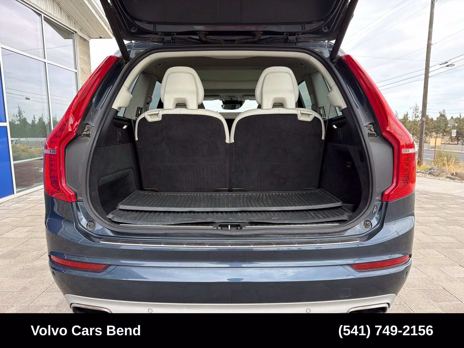 Used 2020 Volvo XC90 T6 Momentum w/ Protection Package Premier AWD/4WD image 9