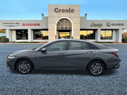 Used 2024 Hyundai Elantra SEL FWD image 6