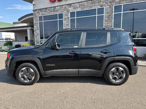 Used 2018 Jeep Renegade Latitude image 2