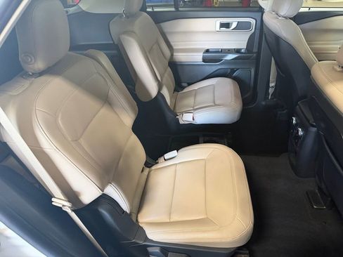 Used 2020 Ford Explorer XLT w/ Equipment Group 202A AWD/4WD image 21