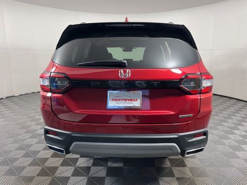 Certified 2025 Honda Pilot Touring image 4