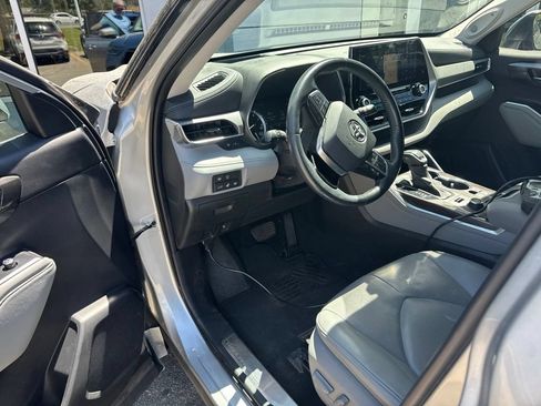 Used 2021 Toyota Highlander Platinum AWD/4WD image 9