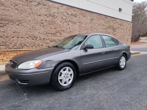 Used 2005 Ford Taurus SE image 1