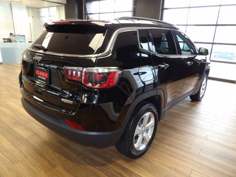 Used 2018 Jeep Compass Latitude w/ Popular Equipment Group AWD/4WD image 6
