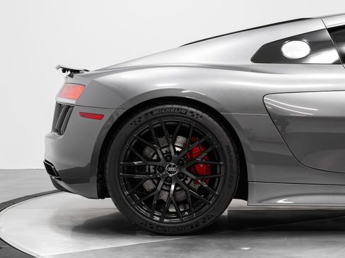 Used 2018 Audi R8 V10 w/ Premium Package image 16