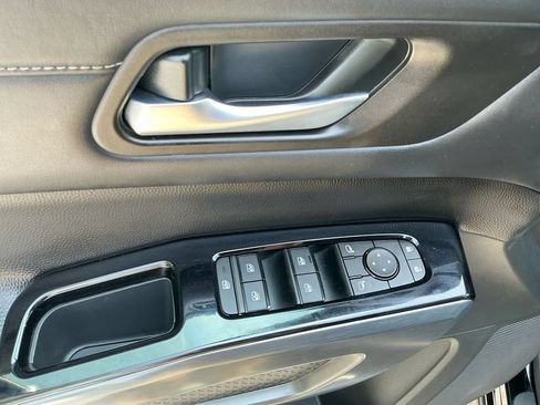 Used 2025 Nissan Pathfinder SL AWD/4WD image 23