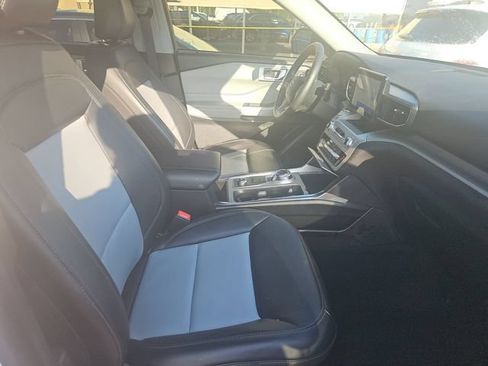 Used 2024 Ford Explorer XLT w/ Equipment Group 202A AWD/4WD image 11