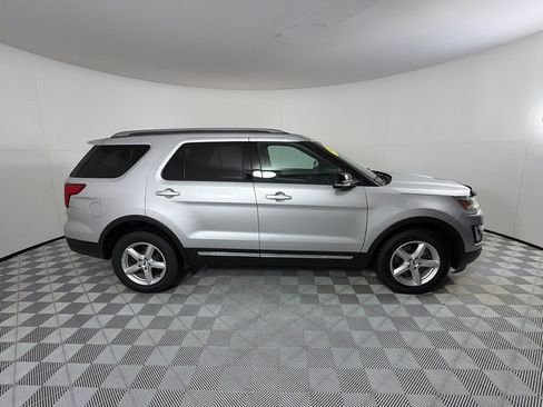 Used 2016 Ford Explorer XLT w/ Equipment Group 202A AWD/4WD image 4