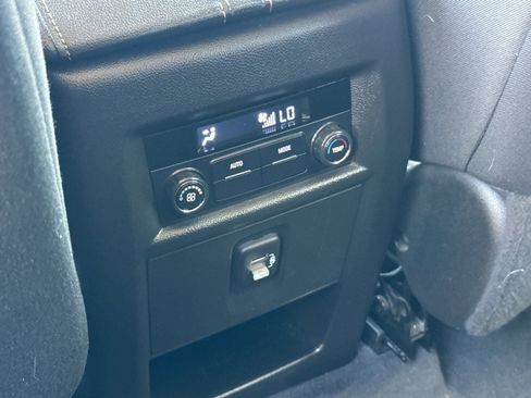 Used 2021 Chevrolet Traverse LS FWD image 15