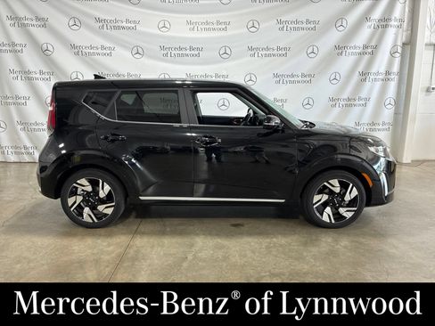 Used 2024 Kia Soul GT-Line w/ Option Group 020 FWD image 2