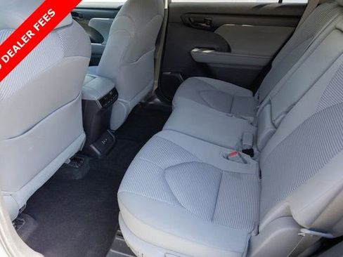 Used 2024 Toyota Highlander LE image 17