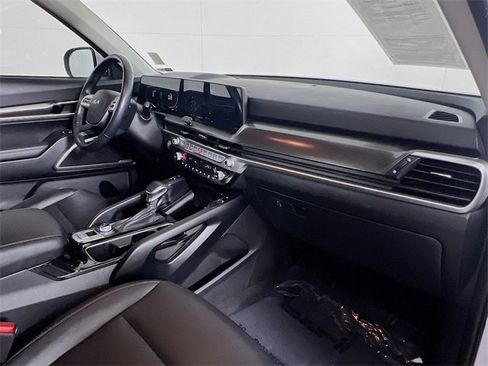 Used 2023 Kia Telluride S image 40