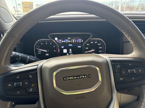 Used 2021 GMC Yukon Denali w/ Denali Premium Package image 16