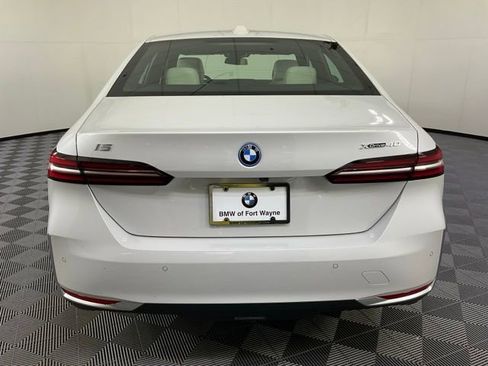 New 2025 BMW i5 xDrive40 w/ Premium Package AWD/4WD image 5