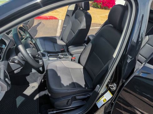 Used 2015 Volkswagen Golf S FWD image 14