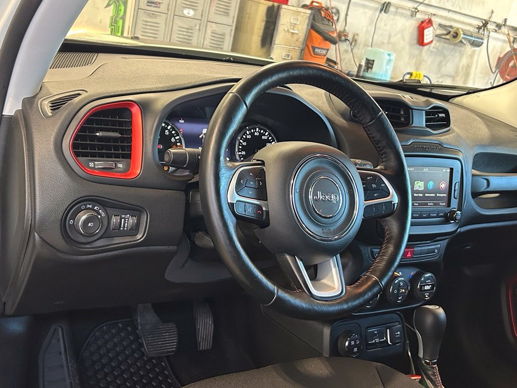 Used 2017 Jeep Renegade Trailhawk AWD/4WD image 35