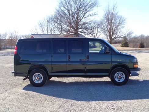 Used 2016 GMC Savana 3500 LT w/ LT Preferred Equipment Group RWD image 5