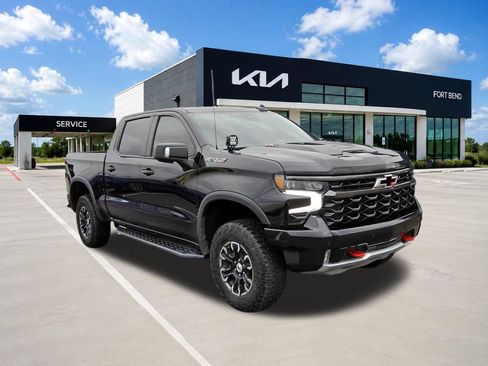 Used 2025 Chevrolet Silverado 1500 ZR2 w/ Technology Package AWD/4WD image 3