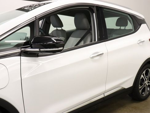 Used 2018 Chevrolet Bolt Premier w/ Driver Confidence II Package image 38