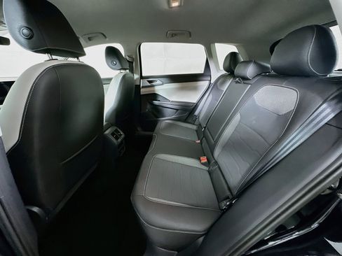 Used 2025 Volkswagen Taos SE FWD image 26