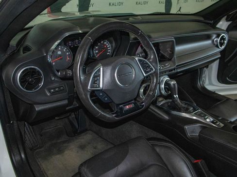 Used 2019 Chevrolet Camaro SS RWD image 6