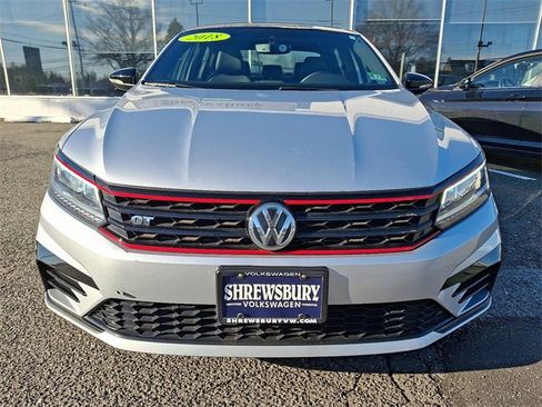 Used 2018 Volkswagen Passat 3.6 image 2