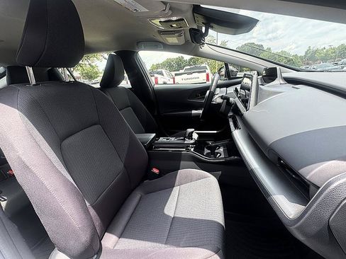 Certified 2025 Toyota Prius LE FWD image 19