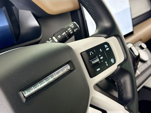 Used 2025 Land Rover Defender 110 X-Dynamic SE image 19