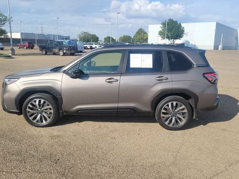 Used 2025 Subaru Forester Touring AWD/4WD image 9