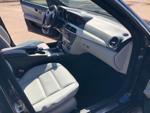 Used 2013 Mercedes-Benz C 250 Sedan image 15