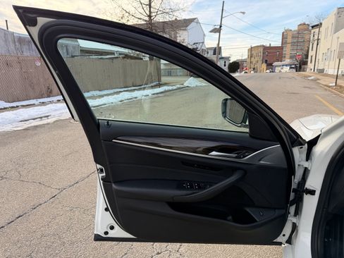 Used 2018 BMW 530i xDrive 530i xDrive image 16