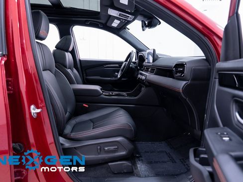 Used 2025 Honda Pilot TrailSport image 51