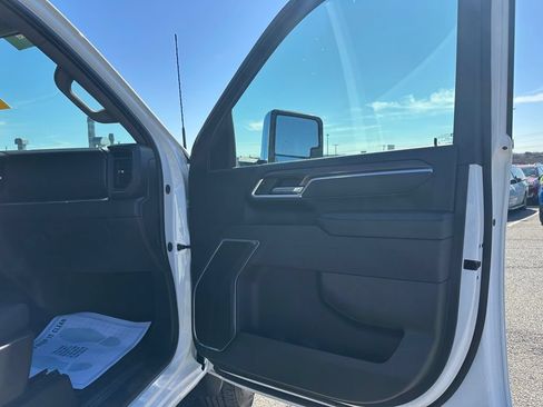 Used 2025 Chevrolet Silverado 2500 LT w/ Convenience Package AWD/4WD image 19
