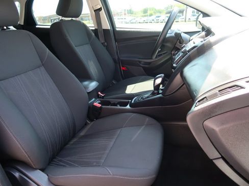 Used 2017 Ford Focus SE FWD image 8