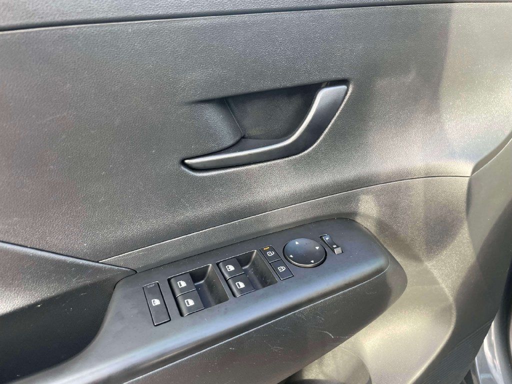 Used 2024 Hyundai Kona SEL AWD/4WD image 17